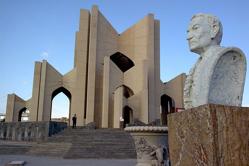 نمایی متفاوت از مقبره الشعرا