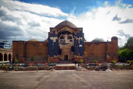 نمای بیرونی مسجد کبود