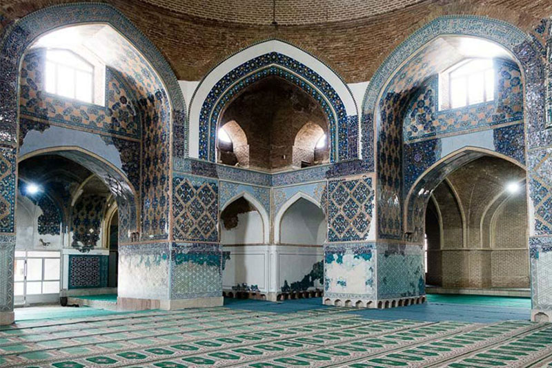 نمای داخلی از مسجد کبود